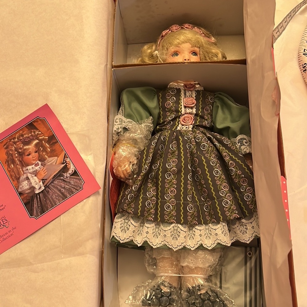 NWB Paradise Galleries THIS POCRELAIN